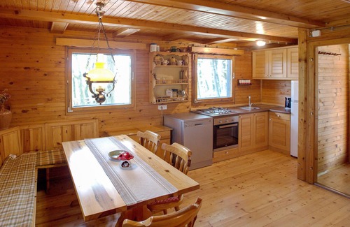 Kraljevec Sesvetski House | Family-Friendly Retreat with Spa and Lake Views in the Forest