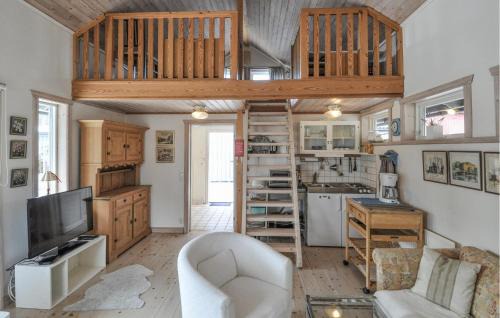 Hammaro House | Charming Retreat in Hammar with Wifi and Pool Access