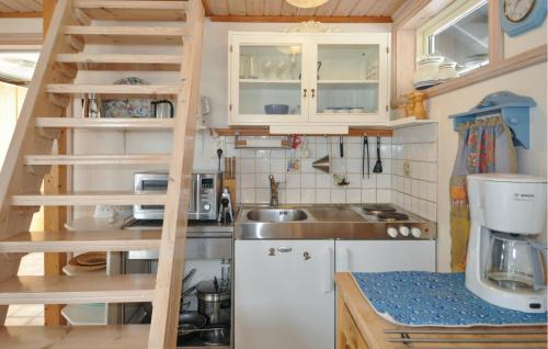 Hammaro House | Charming Retreat in Hammar with Wifi and Pool Access