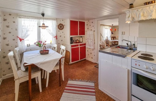 Kungshamn House | Enjoy a Sunny Getaway in Scenic Hovenäset by the Ocean