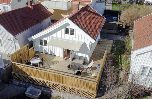 Kungshamn House | Enjoy a Sunny Getaway in Scenic Hovenäset by the Ocean