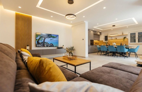 Prolozac House | Amazing home in Gornji Prolosac