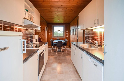 Østerskov House | Ocean View 4-Bedroom Retreat in Humble for Families