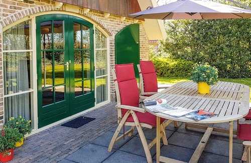 IJhorst House | Family-Friendly Retreat with Spa and Kitchen Amenities