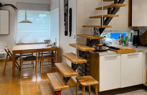 Ingaro House | Relax in 4 Bedroom Accommodation with Oceanfront Views