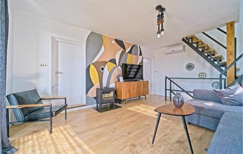 Jastrebarsko House | Inviting Home in Ivancici with Relaxing Jacuzzi Retreat