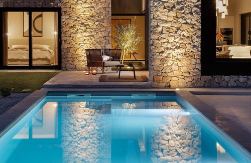 Karojba House | Inviting 2 Bedroom Retreat in Karojba with Pool & Spa
