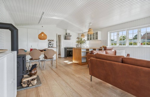 Knebel House | Comfortable 3 Bedroom Stay in Knebel with Ocean Views
