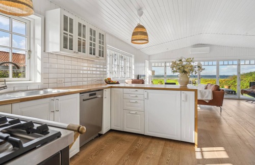 Knebel House | Comfortable 3 Bedroom Stay in Knebel with Ocean Views