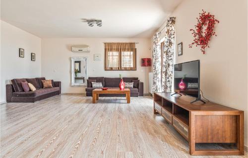 Kokkari House | Elegant Home in Kokari with Pool and Hot Tub Amenities