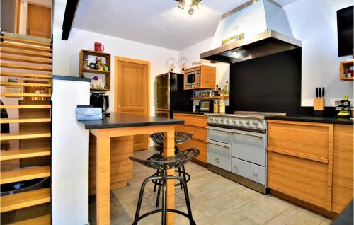Lafare House | Family-Friendly Retreat in Lafare with Pool & Kitchen