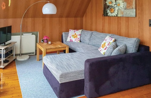 Langelsheim House | Inviting 3 Bedroom Stay in Langelsheim with Spa & Lake View