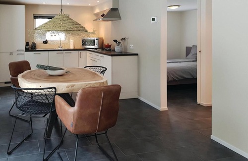 Leende House | Cozy 2 Bedroom Getaway in Pet-Friendly Leende