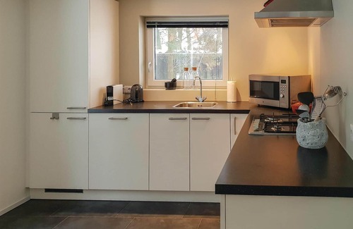 Leende House | Cozy 2 Bedroom Getaway in Pet-Friendly Leende