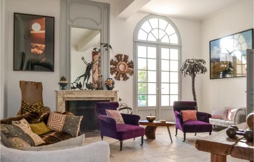 Leognan House | Relaxing Retreat in Léognan with Pool and Wifi Access