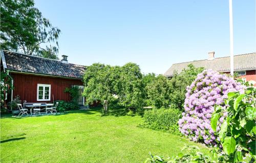 Lidkoping Municipality House | Inviting Home in Lidkping: Pet and Child Friendly Stay