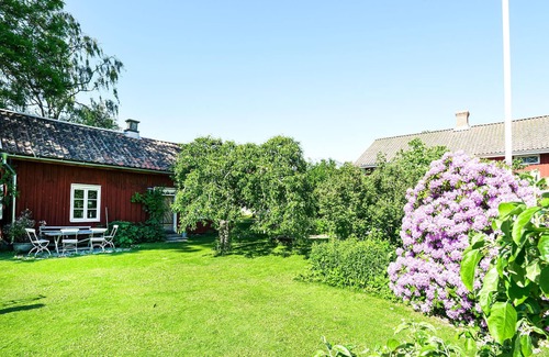 Lidkoping Municipality House | Charming 1806 Country House with Lake Views & Pet Friendly