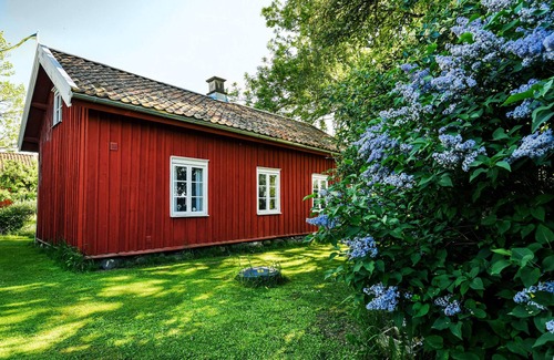 Lidkoping Municipality House | Charming 1806 Country House with Lake Views & Pet Friendly