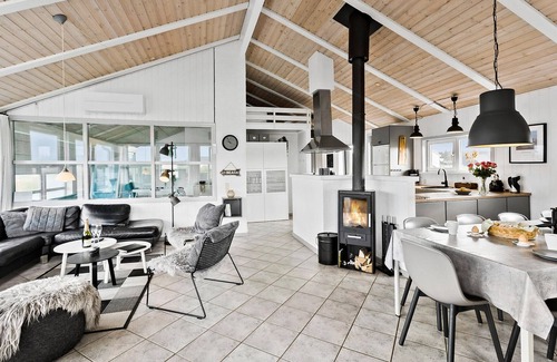Lokken House | Inviting 4-Bedroom Retreat in Løkken with Ocean Views