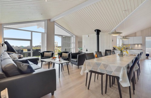 Nr. Lyngby Strand House | Spacious 5-Bedroom Retreat with Oceanfront Views in Løkken