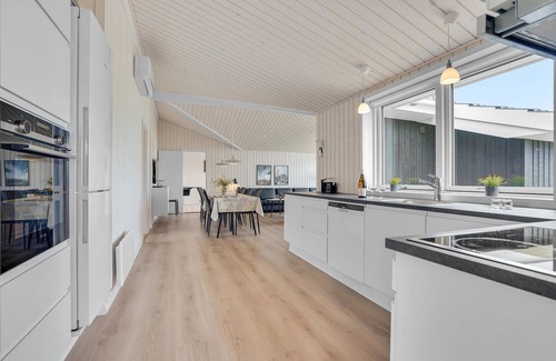 Nr. Lyngby Strand House | Spacious 5-Bedroom Retreat with Oceanfront Views in Løkken