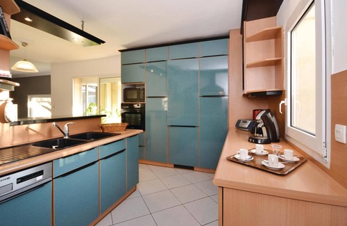 Milhaud House | Ideal Family Getaway with Pool and Lake View in Gard