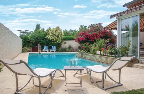 Milhaud House | Ideal Family Getaway with Pool and Lake View in Gard