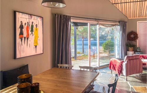 Bomlo House | Cozy Oceanfront Home in Mosterhamn with Kitchen