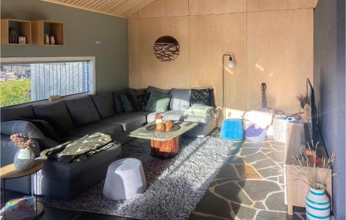 Bomlo House | Cozy Oceanfront Home in Mosterhamn with Kitchen