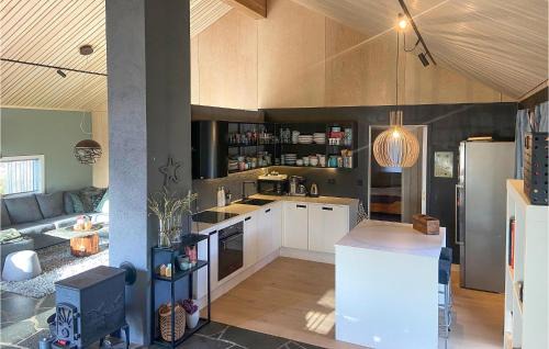 Bomlo House | Cozy Oceanfront Home in Mosterhamn with Kitchen