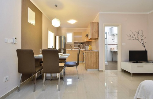 Murter House | Ideal 4 Bedroom Accommodation with Ocean Views in Murter