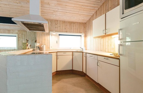 Spidsegard House | Oceanfront 4 Bedroom Retreat in Nexø with Spa Access