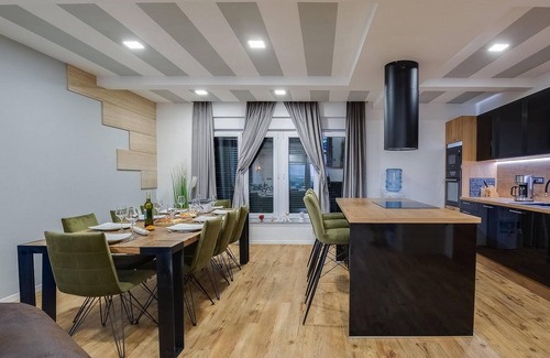 Nin House | Comfortable 4 Bedroom Accommodation with Ocean View in Nin