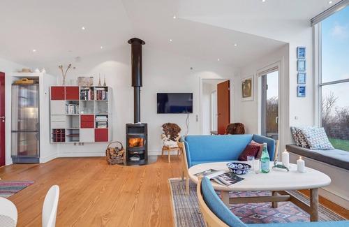 Nyborg House | Ideal 3 Bedroom Getaway in Nyborg with Oceanfront Views