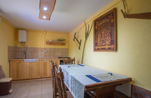 Opatovac House | Cozy Cottage with Scenic Danube Tributary Views
