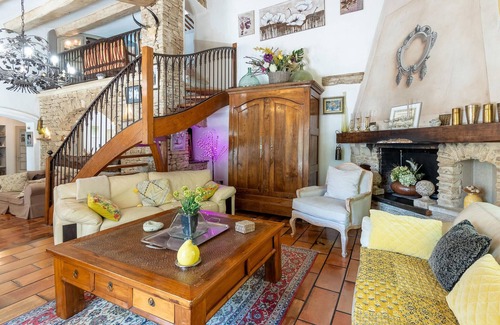 Orgon House | Discover Your Ideal Retreat with Pool in Beautiful Provence