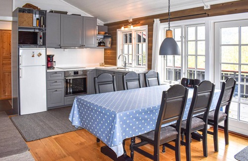 yer House | Cozy Cottage Retreat in Hafjell with Lake Views & Spa