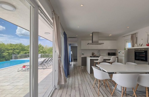 Pazin House | Spacious 3 Bedroom Retreat in Pazin with Pool & Spa