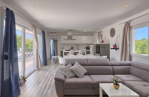 Pazin House | Spacious 3 Bedroom Retreat in Pazin with Pool & Spa