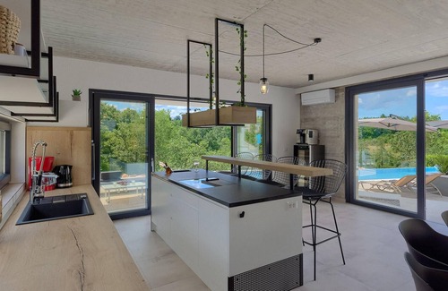 Jadruhi House | Spacious 7-Bedroom Retreat with Pool in Porec