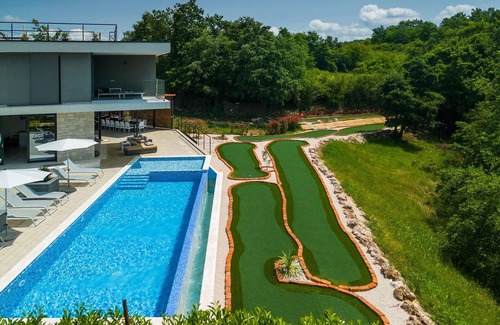 Jadruhi House | Spacious 7-Bedroom Retreat with Pool in Porec