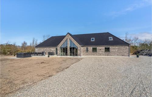 Toftum House | Enjoy a Cozy Stay in Rm with Kitchen and Pool Access