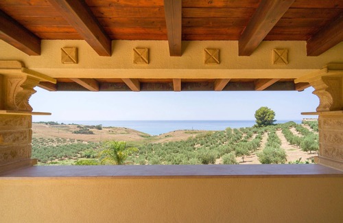 Ribera House | Pet-Friendly 2 Bedroom Getaway with Oceanfront Bliss