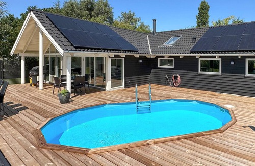 Kramnitse House | Family-Friendly 5 Bedroom Retreat with Oceanfront Views