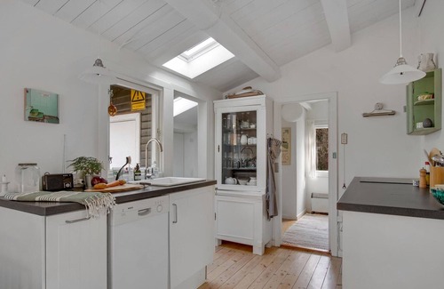 Rrvig House | Relaxing Cottage Retreat with Ocean Views and Spa Access