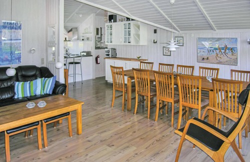 Spodsbjerg House | Cozy Beachside Wooden Holiday Home in Spodsbjerg