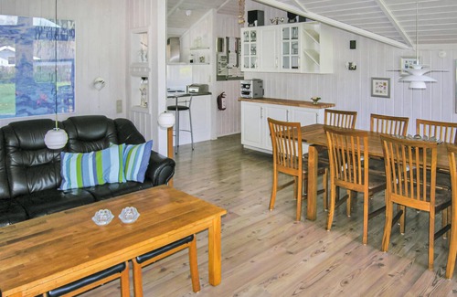 Spodsbjerg House | Cozy Beachside Wooden Holiday Home in Spodsbjerg