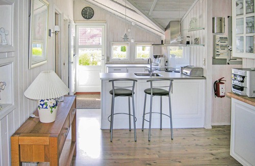 Spodsbjerg House | Cozy Beachside Wooden Holiday Home in Spodsbjerg