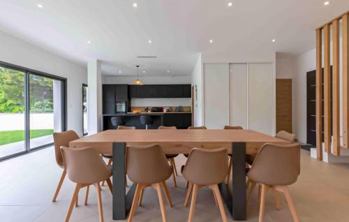 Sablet House | Amazing Home In Sablet