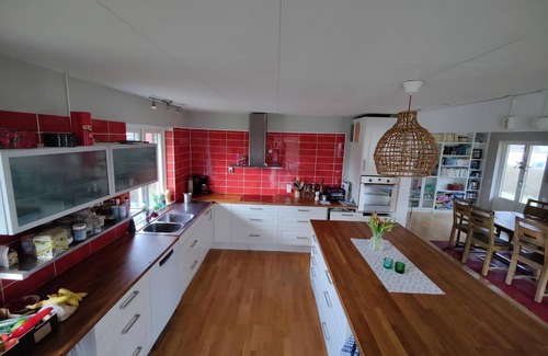 Saro House | Spacious 5 Bedroom Retreat in Särö with Hot Tub and Spa
